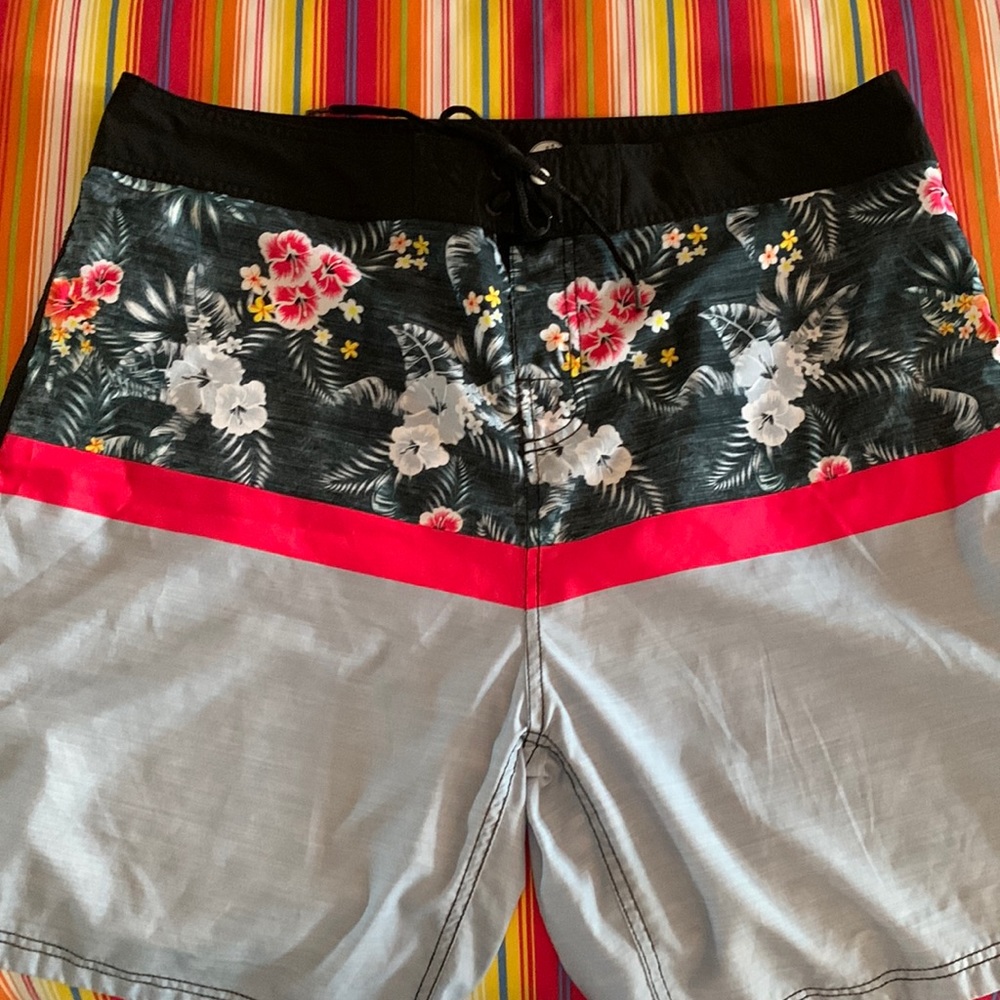 Body Glove Baggies / Board Shorts / Swimsuit Sz 40